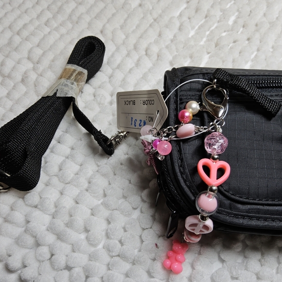 Black Crossbody with pink zipper pull charm - Picture 6 of 7